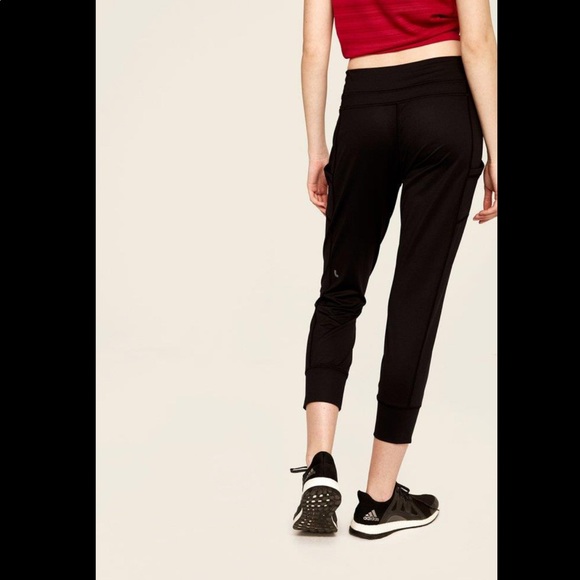 Lolë Sojourn Pants - Picture 2 of 5